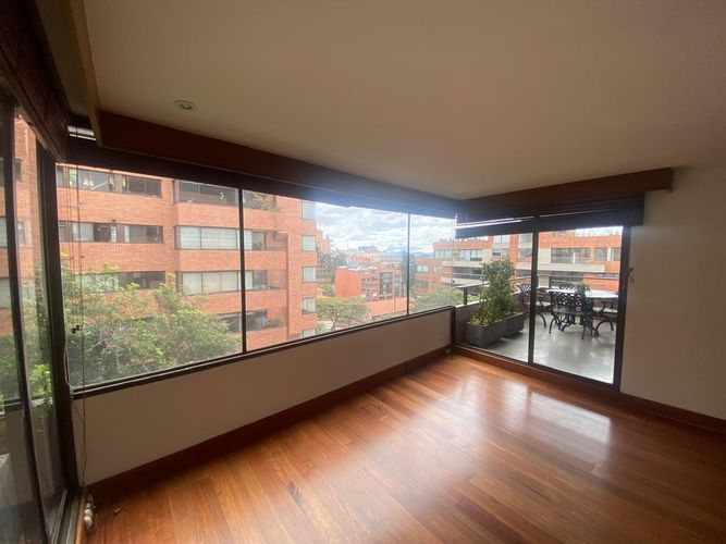 Apartamento de 3 alcobas en venta en Los Rosales, Bogotá, 337 m² · foto 5 de 16