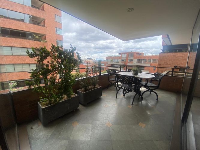 Apartamento de 3 alcobas en venta en Los Rosales, Bogotá, 337 m² · foto 6 de 16