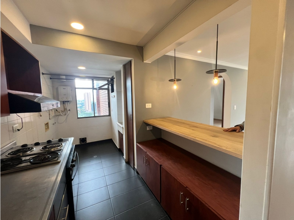 Apartamento en arriendo en Castropol, Medellín · foto 3 de 14