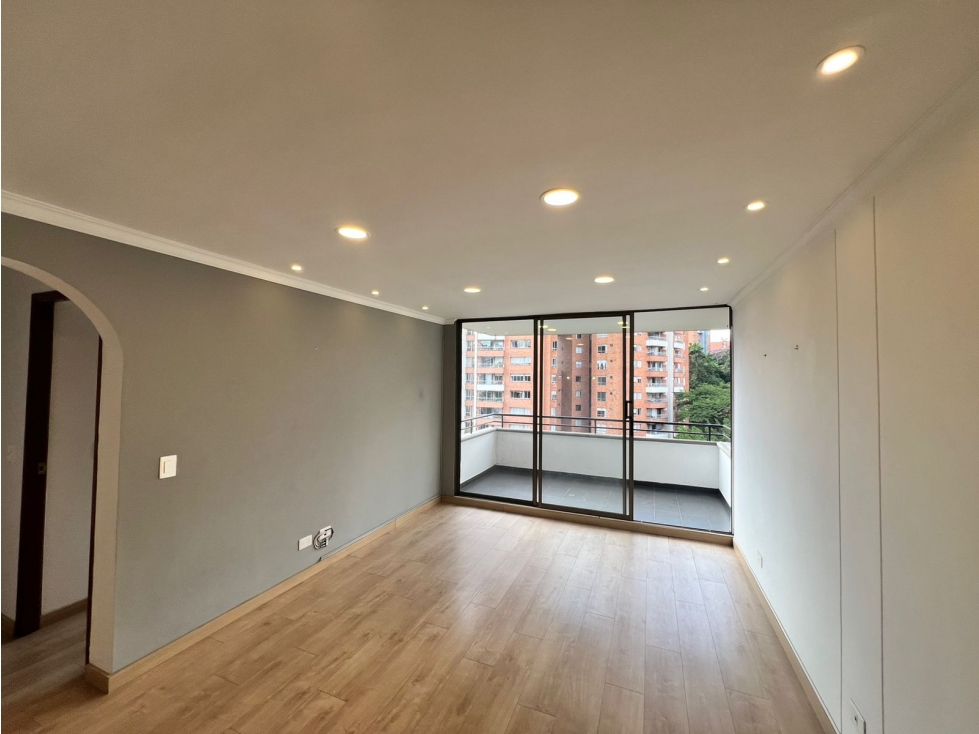 Apartamento en arriendo en Castropol, Medellín · foto 5 de 14