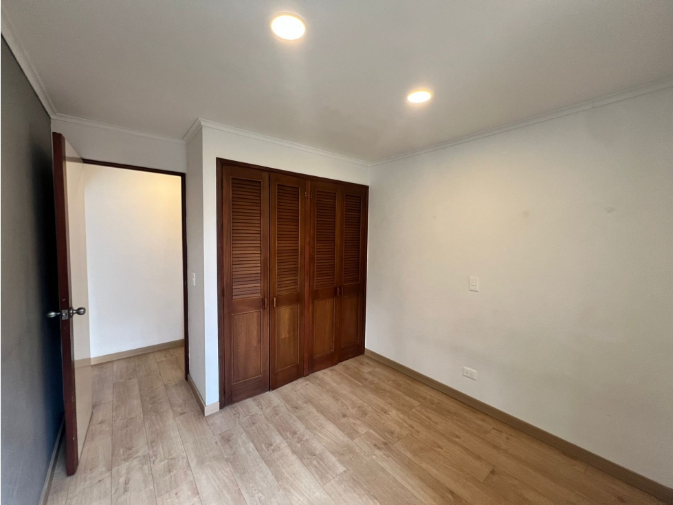 Apartamento en arriendo en Castropol, Medellín · foto 7 de 14