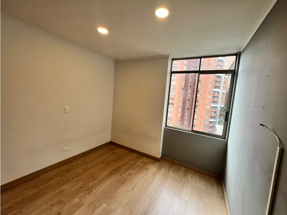 Apartamento en arriendo en Castropol, Medellín · foto 8 de 14