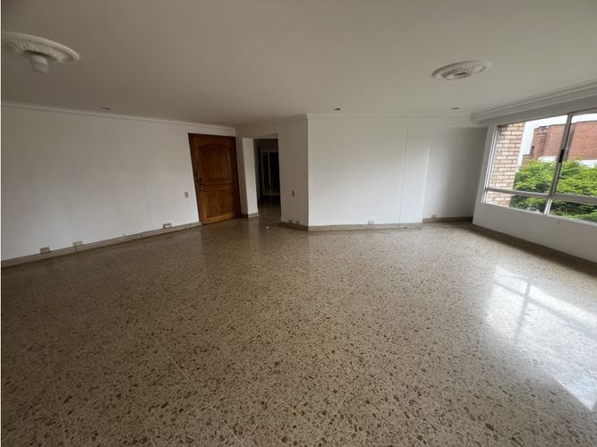 Apartamento de 4 alcobas en venta en Laureles, Medellín, 216 m² · foto 2 de 24