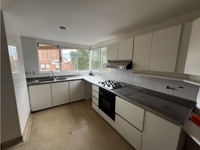 Apartamento de 4 alcobas en venta en Laureles, Medellín, 216 m² · foto 4 de 24