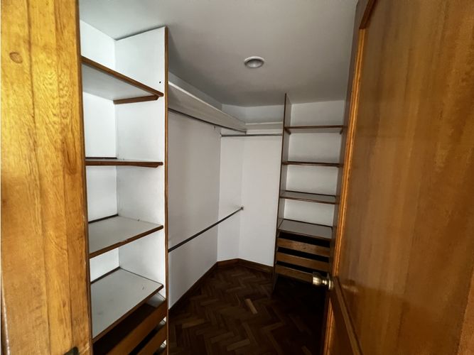 Apartamento de 4 alcobas en venta en Laureles, Medellín, 216 m² · foto 8 de 24