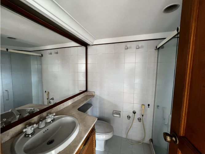 Apartamento de 4 alcobas en venta en Laureles, Medellín, 216 m² · foto 13 de 24