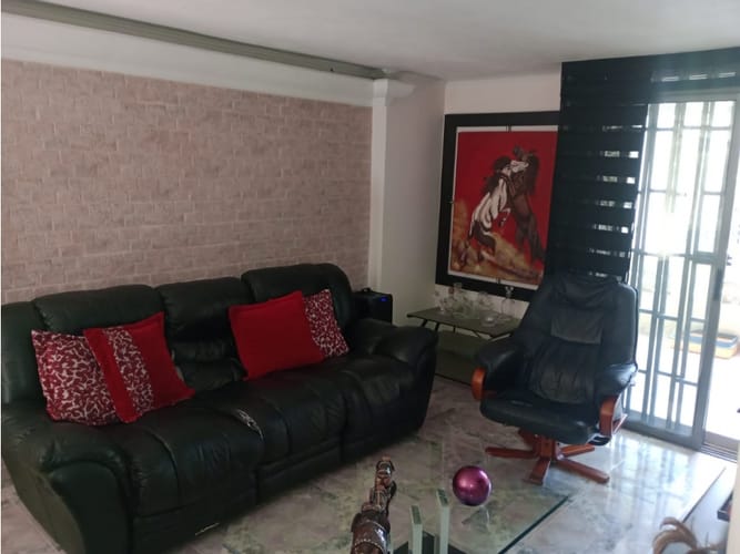 Apartamento de 3 alcobas en venta en Loma De Los Bernal, Medellín, 103 m² · foto 3 de 15