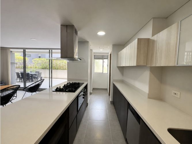 Apartamento de 3 alcobas en venta en Ciudad Del Río, Medellín, 143 m² · foto 5 de 16