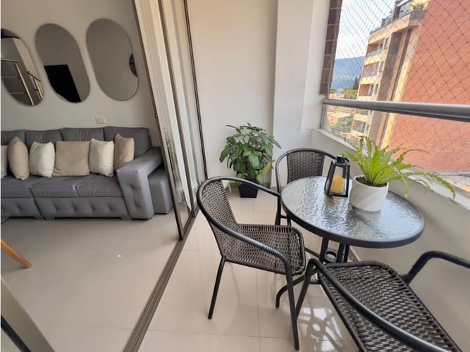 Apartamento de 4 alcobas en venta en Laureles, Medellín, 135 m² · foto 4 de 19