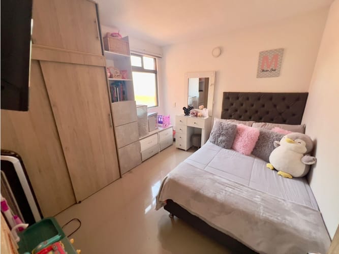 Apartamento de 4 alcobas en venta en Laureles, Medellín, 135 m² · foto 17 de 19