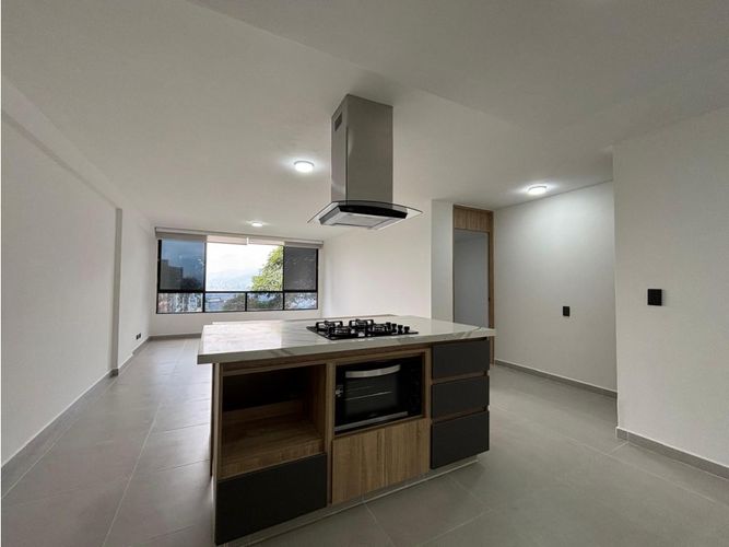 Apartamento de 3 alcobas en venta en El Diamante No. 2, Medellín, 85 m² · foto 3 de 13