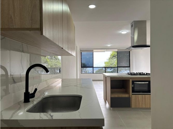 Apartamento de 3 alcobas en venta en El Diamante No. 2, Medellín, 85 m² · foto 7 de 13