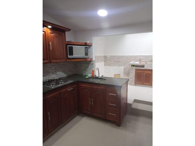 Casa de 6 alcobas en venta en Belén Aliadas, Medellín, 220 m² · foto 4 de 14