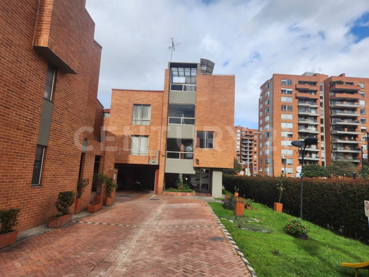 Casa en venta en Colina Campestre, Bogotá · foto 2 de 24