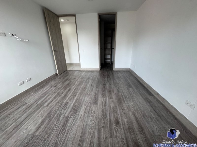 Apartamento en venta en Zona Centro, Envigado · foto 2 de 11