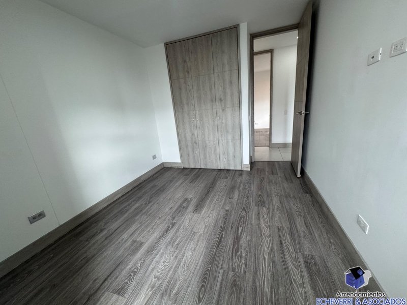 Apartamento en venta en Zona Centro, Envigado · foto 4 de 11