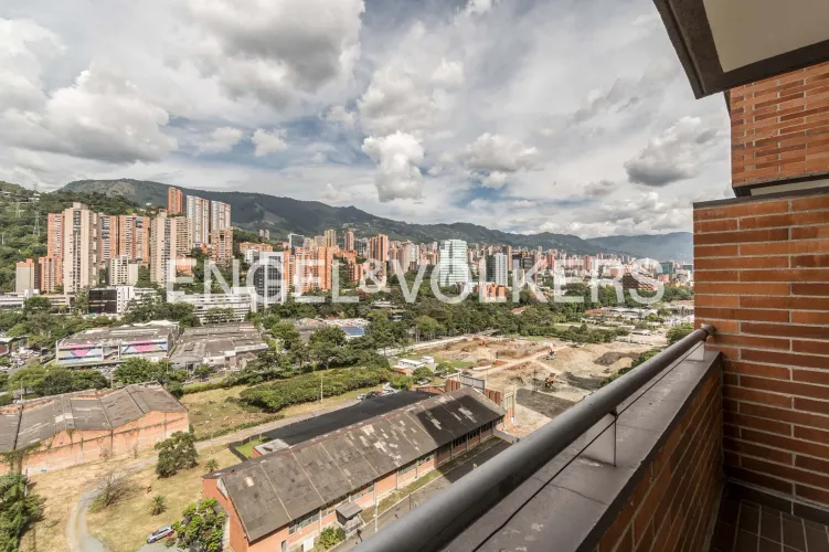 Apartamento de 3 alcobas en venta en El Poblado, Medellín, 84 m² · foto 3 de 14