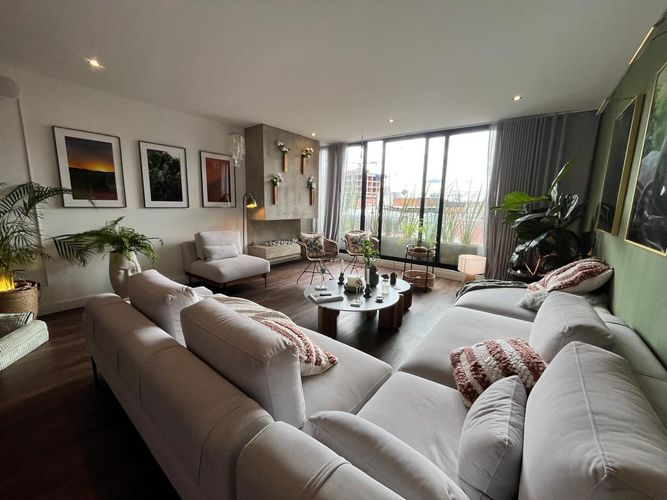 Apartamento de 3 alcobas en venta en Los Rosales, Bogotá, 159 m² · foto 2 de 20