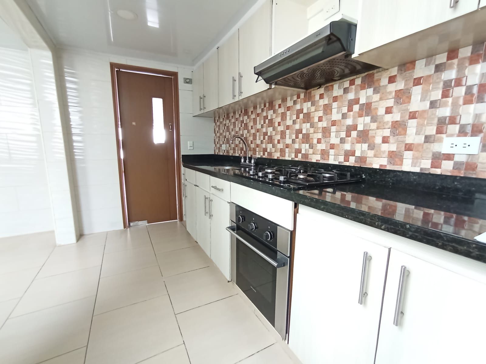Apartamento en venta en Santa Barbara Central, Bogotá · foto 7 de 14