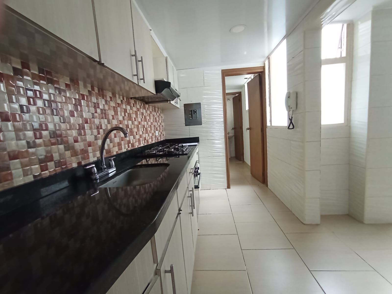 Apartamento en venta en Santa Barbara Central, Bogotá · foto 9 de 14