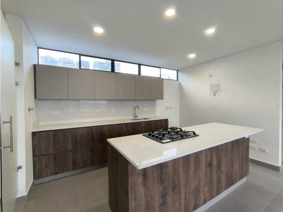 Apartamento en arriendo en El Tesoro, Medellín · foto 3 de 19
