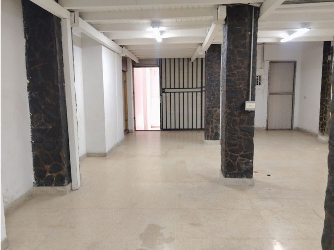 Local en arriendo en La Candelaria, Medellín, 300 m² · foto 2 de 10