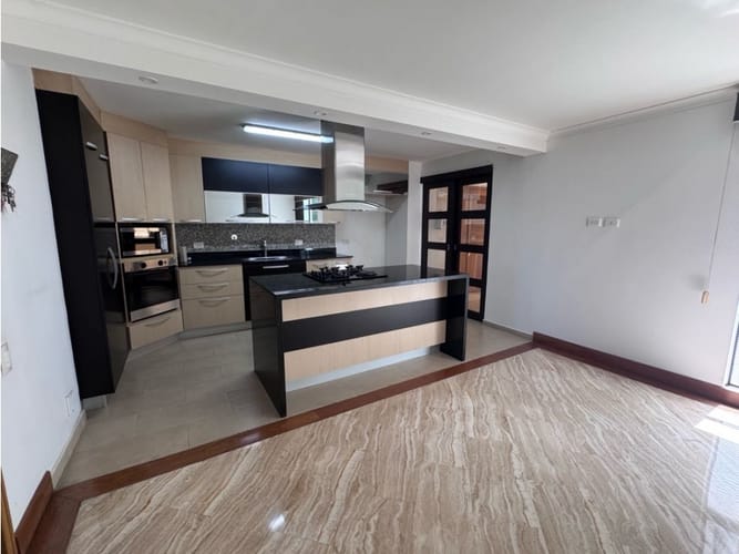 Apartamento de 3 alcobas en arriendo en Los Balsos, Medellín, 193 m² · foto 17 de 21
