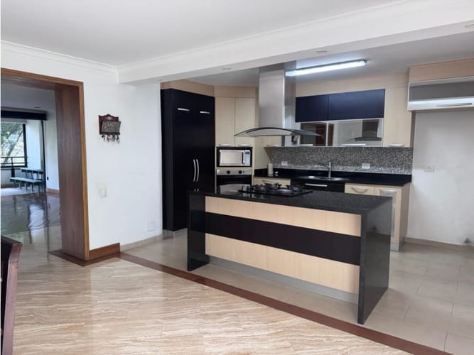 Apartamento de 3 alcobas en arriendo en Los Balsos, Medellín, 193 m² · foto 19 de 21