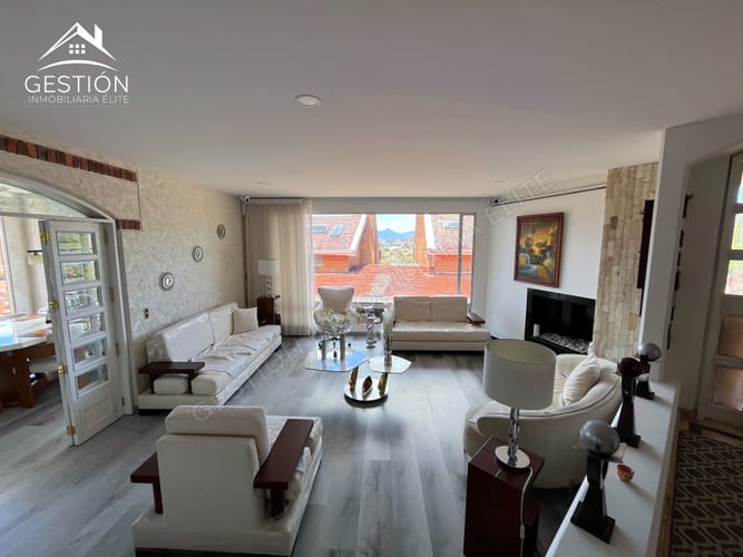Casa de 4 alcobas en venta en San Jose De Bavaria, Bogotá, 218 m² · foto 2 de 24