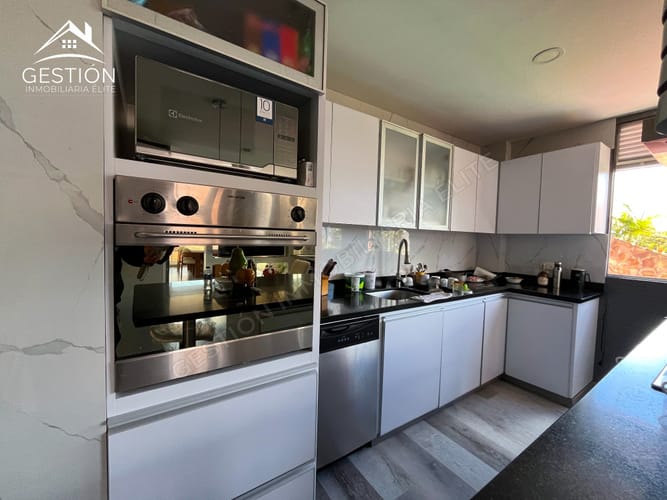Casa de 4 alcobas en venta en San Jose De Bavaria, Bogotá, 218 m² · foto 8 de 24