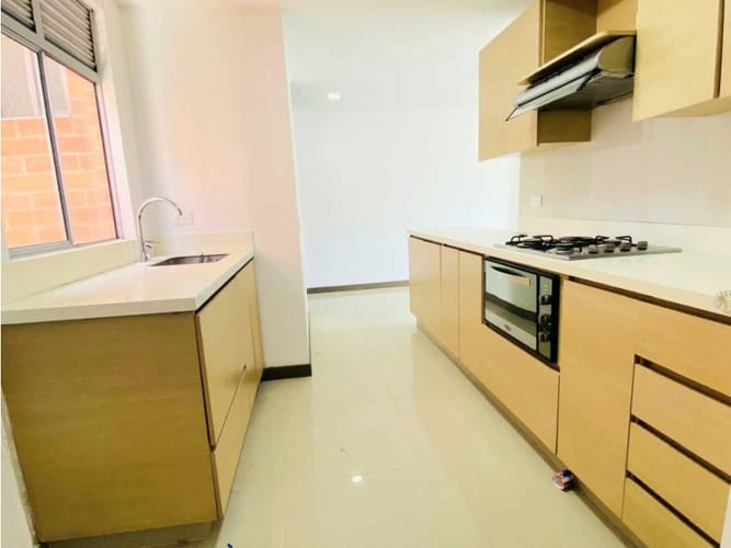 Apartamento de 3 alcobas en arriendo en Prados De Sabaneta, Sabaneta, 117 m² · foto 2 de 24