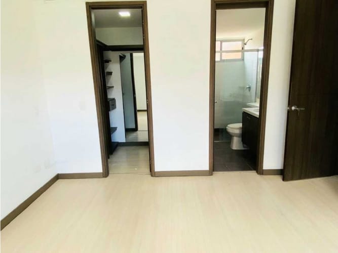 Apartamento de 3 alcobas en arriendo en Prados De Sabaneta, Sabaneta, 117 m² · foto 16 de 24