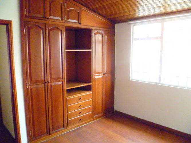 Casa de 4 alcobas en venta en El Batán, Bogotá, 261 m² · foto 12 de 23