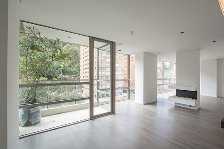 Apartamento de 2 alcobas en venta en La Cabrera, Bogotá, 150 m² · foto 2 de 11