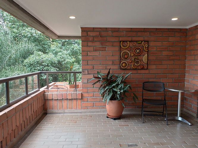 Apartamento de 3 alcobas en arriendo en El Poblado, Medellín, 240 m² · foto 16 de 16