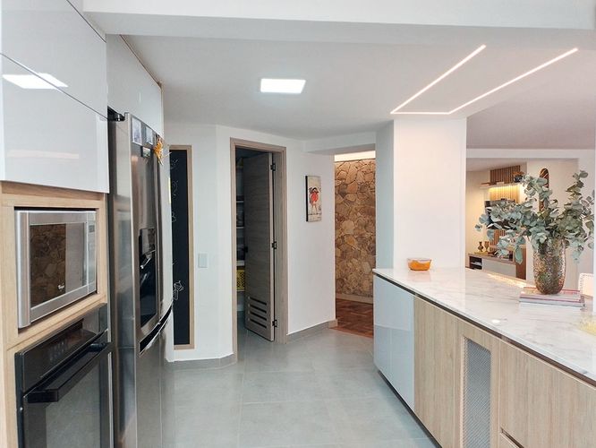 Apartamento de 3 alcobas en arriendo en El Poblado, Medellín, 240 m² · foto 9 de 16