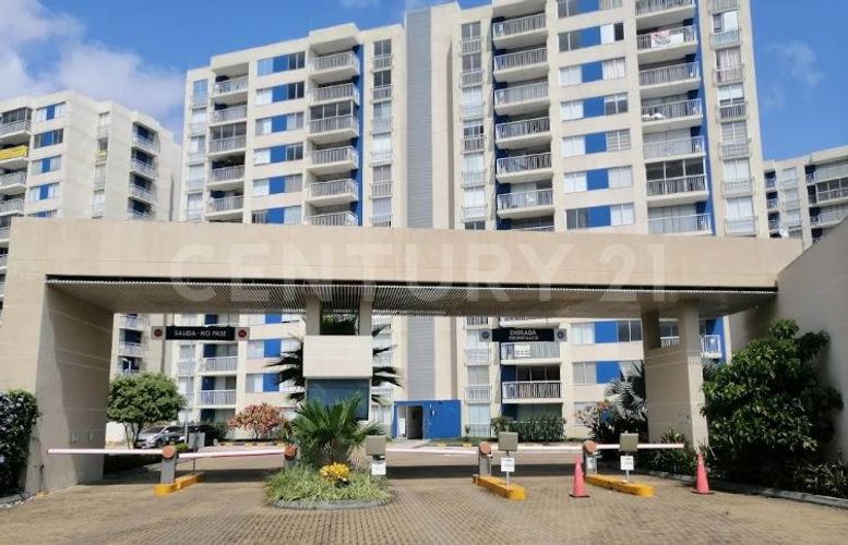 Apartamento de 3 alcobas en venta en Ricaurte, 68 m² · foto 2 de 13