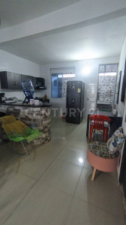 Casa de 4 alcobas en venta en Cr. Almendros, Girardot, 140 m² · foto 5 de 20