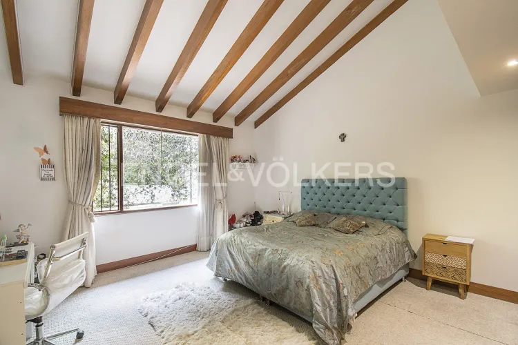 Casa de 6 alcobas en venta en Santa Ana, Bogotá, 925 m² · foto 13 de 18