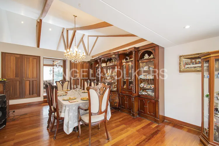 Casa de 6 alcobas en venta en Santa Ana, Bogotá, 925 m² · foto 4 de 18