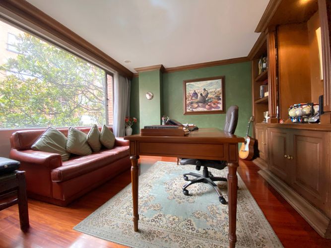 Apartamento de 3 alcobas en venta en Los Rosales, Bogotá, 204 m² · foto 3 de 19