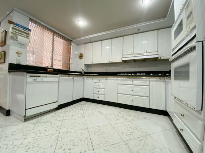 Apartamento de 3 alcobas en venta en Los Rosales, Bogotá, 204 m² · foto 6 de 19