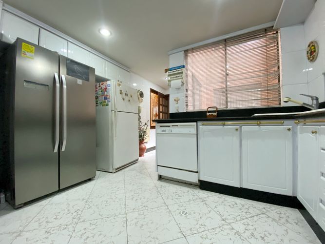 Apartamento de 3 alcobas en venta en Los Rosales, Bogotá, 204 m² · foto 7 de 19