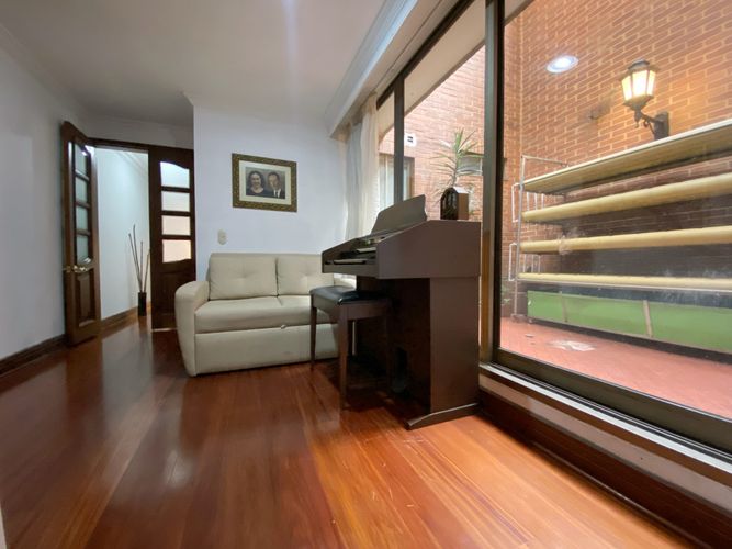 Apartamento de 3 alcobas en venta en Los Rosales, Bogotá, 204 m² · foto 8 de 19