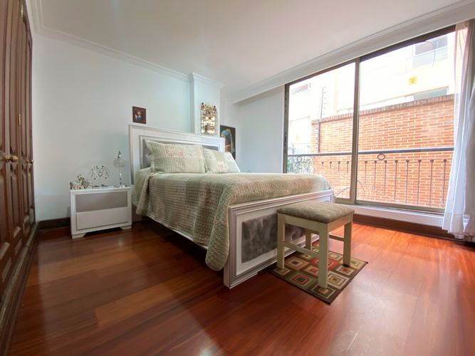 Apartamento de 3 alcobas en venta en Los Rosales, Bogotá, 204 m² · foto 13 de 19