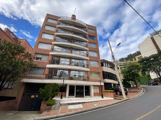 Apartamento de 3 alcobas en venta en Los Rosales, Bogotá, 204 m² · foto 16 de 19