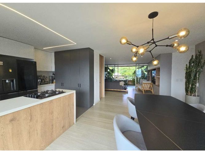 Apartamento de 3 alcobas en venta en El Tesoro, Medellín, 156 m² · foto 2 de 24