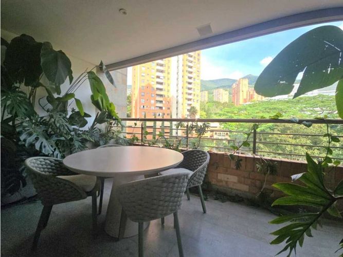 Apartamento de 3 alcobas en venta en El Tesoro, Medellín, 156 m² · foto 10 de 24
