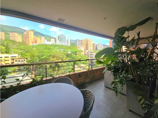 Apartamento de 3 alcobas en venta en El Tesoro, Medellín, 156 m² · foto 21 de 24