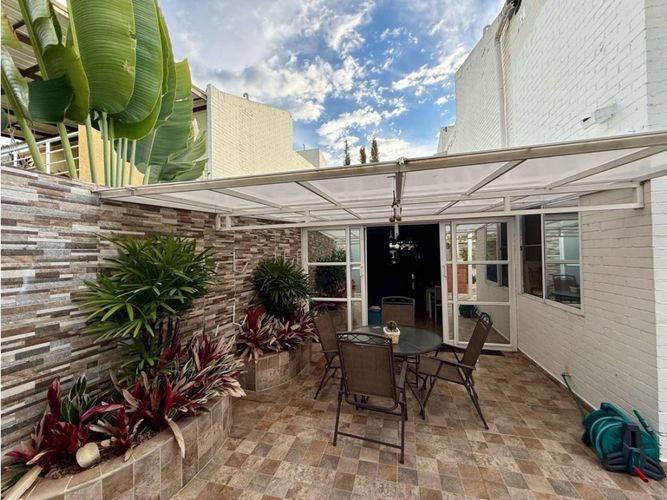 Casa de 5 alcobas en venta en El Castillo, Cali, 420 m² · foto 7 de 22
